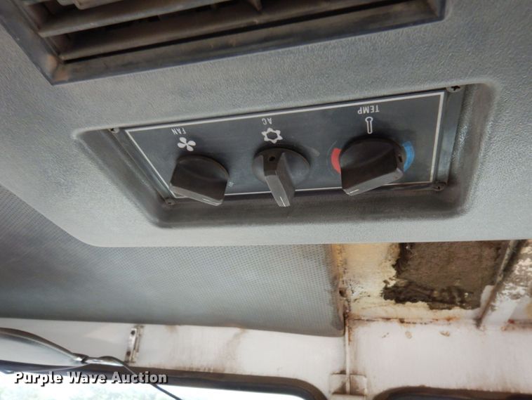 image for item DQ7240 1999 Elgin Pellican Series P  street sweeper truck