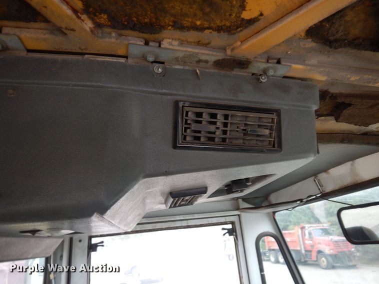 image for item DQ7240 1999 Elgin Pellican Series P  street sweeper truck