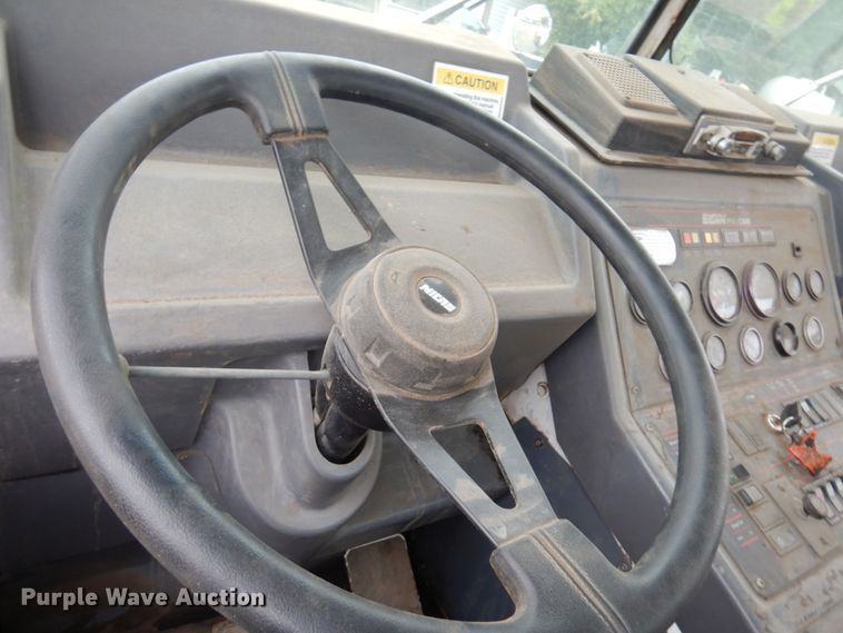 image for item DQ7240 1999 Elgin Pellican Series P  street sweeper truck