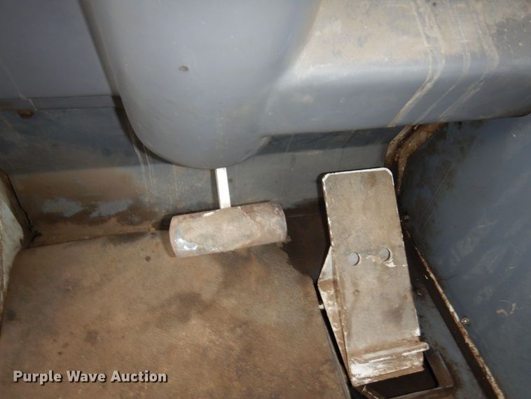 image for item DQ7240 1999 Elgin Pellican Series P  street sweeper truck