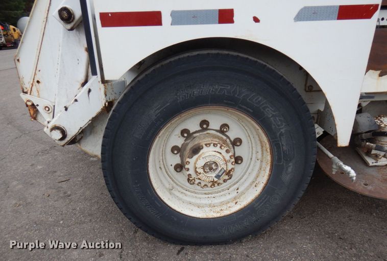 image for item DQ7240 1999 Elgin Pellican Series P  street sweeper truck