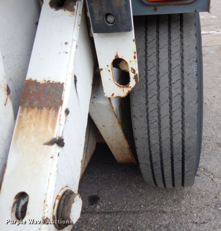 image for item DQ7240 1999 Elgin Pellican Series P  street sweeper truck