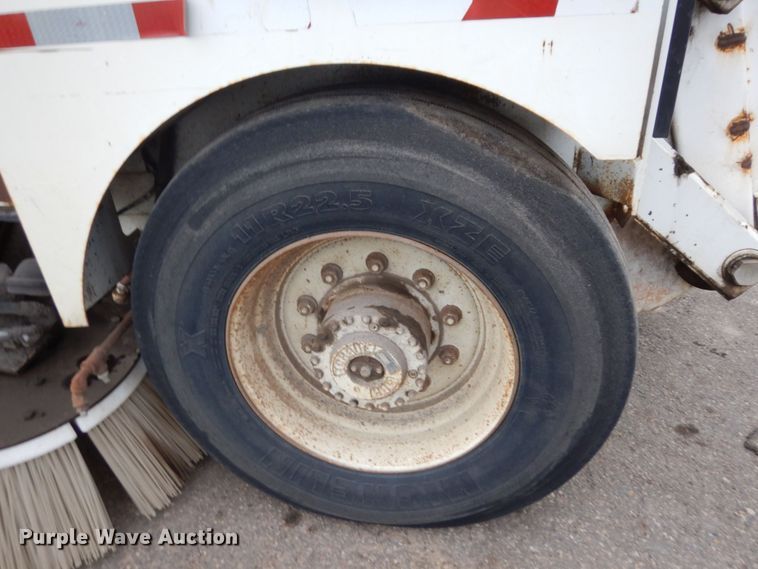 image for item DQ7240 1999 Elgin Pellican Series P  street sweeper truck