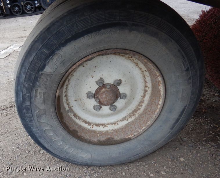 image for item DQ7240 1999 Elgin Pellican Series P  street sweeper truck