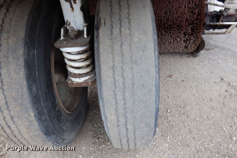 image for item DQ7240 1999 Elgin Pellican Series P  street sweeper truck