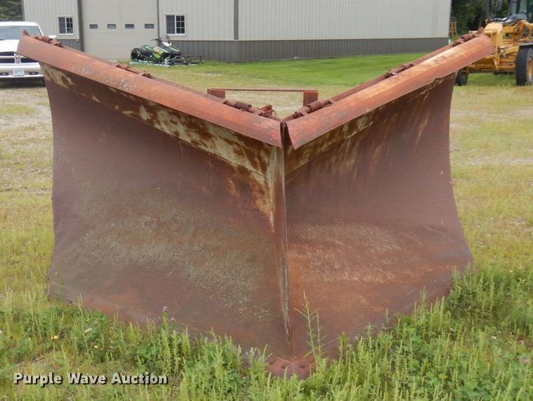 image for item DQ7244 1979 Falls V890  motor grader V-plow