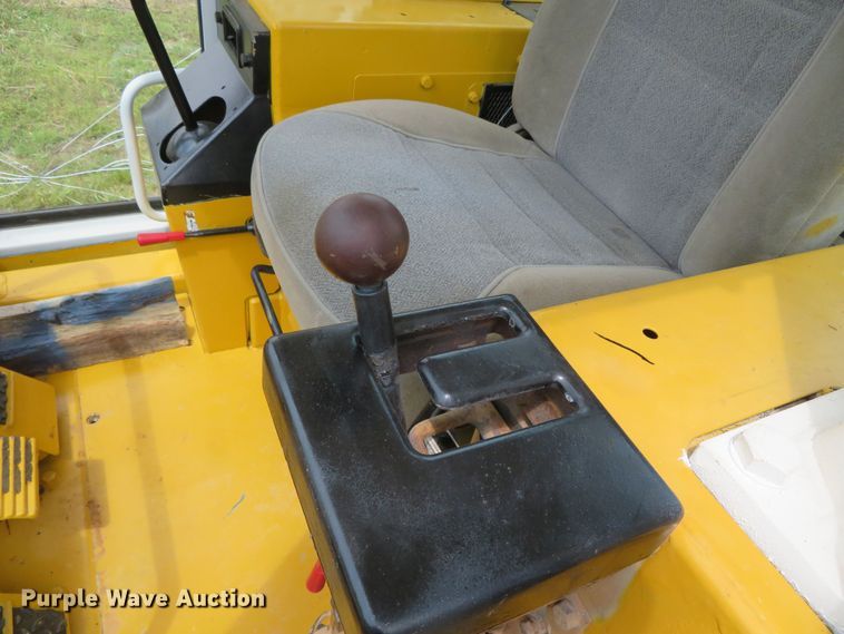 image for item DR0099 1987 Komatsu D66S-1  track loader