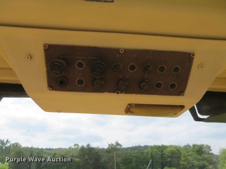 image for item DR0099 1987 Komatsu D66S-1  track loader