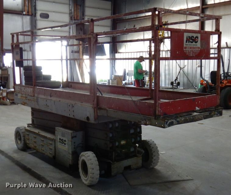 image for item DR0518 1999 Mec 2548HT  scissor lift