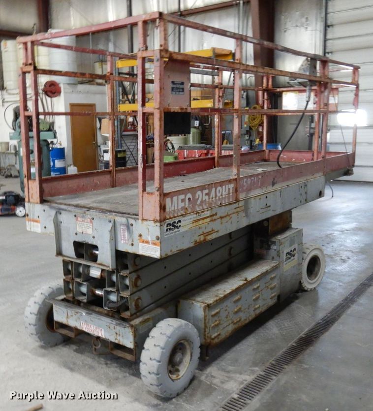 image for item DR0518 1999 Mec 2548HT  scissor lift