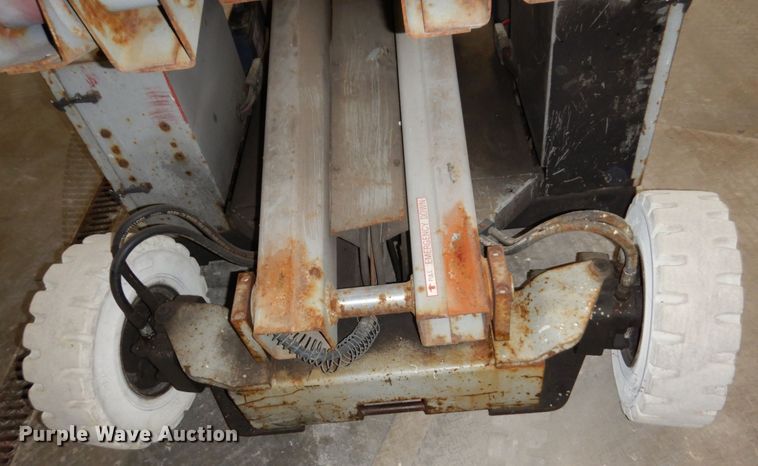 image for item DR0518 1999 Mec 2548HT  scissor lift