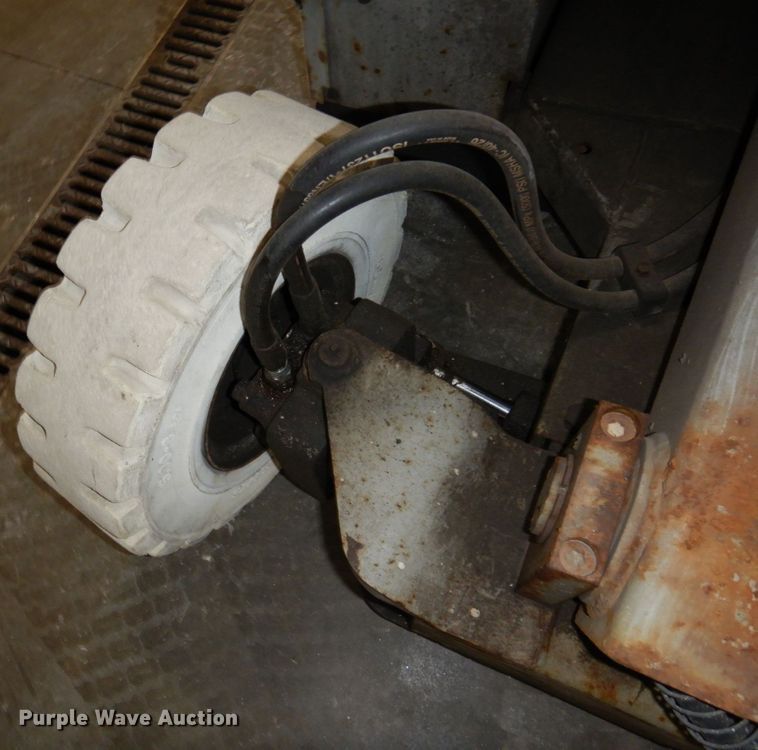 image for item DR0518 1999 Mec 2548HT  scissor lift