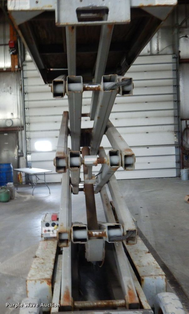 image for item DR0518 1999 Mec 2548HT  scissor lift