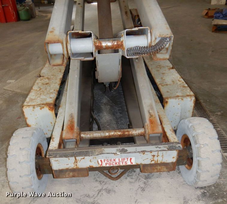 image for item DR0518 1999 Mec 2548HT  scissor lift