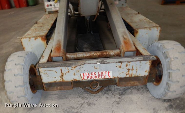 image for item DR0518 1999 Mec 2548HT  scissor lift