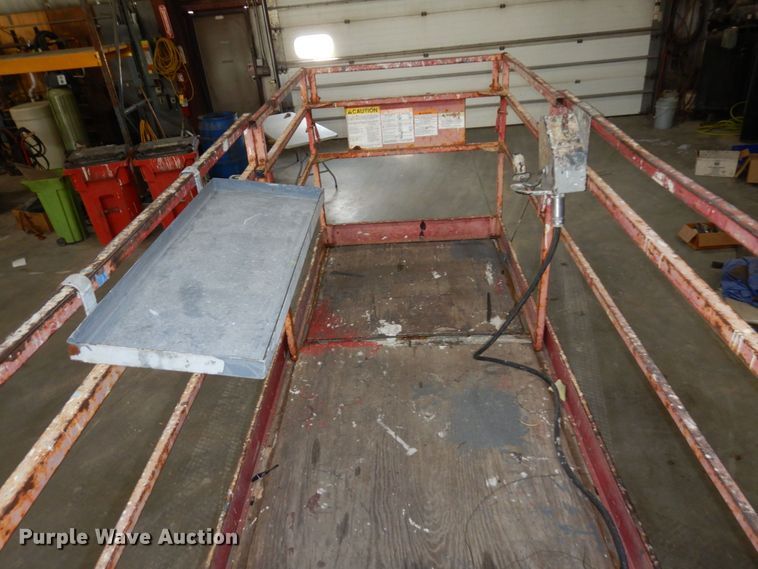 image for item DR0518 1999 Mec 2548HT  scissor lift