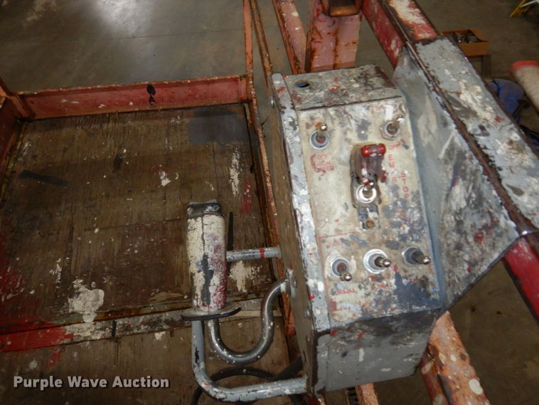 image for item DR0518 1999 Mec 2548HT  scissor lift