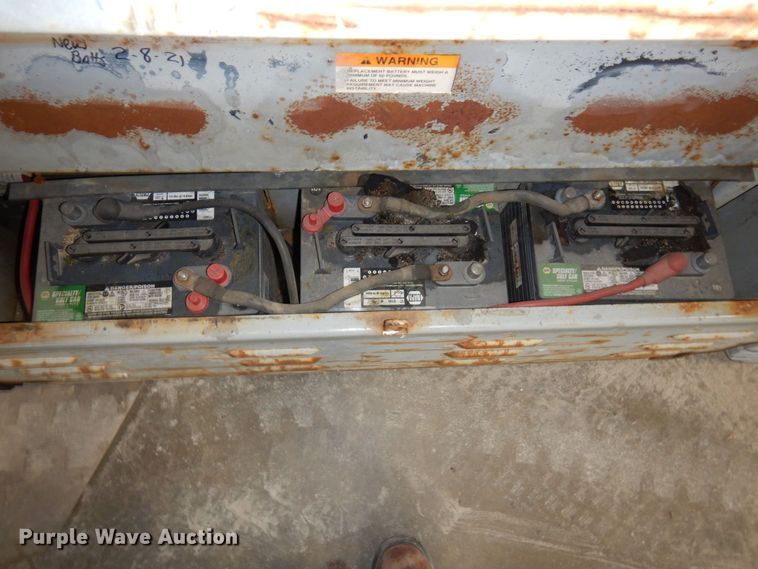 image for item DR0518 1999 Mec 2548HT  scissor lift