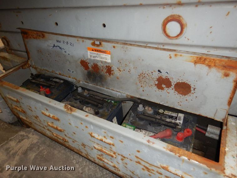 image for item DR0518 1999 Mec 2548HT  scissor lift