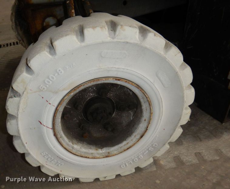 image for item DR0518 1999 Mec 2548HT  scissor lift