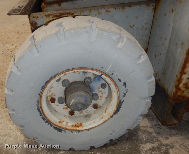 image for item DR0518 1999 Mec 2548HT  scissor lift