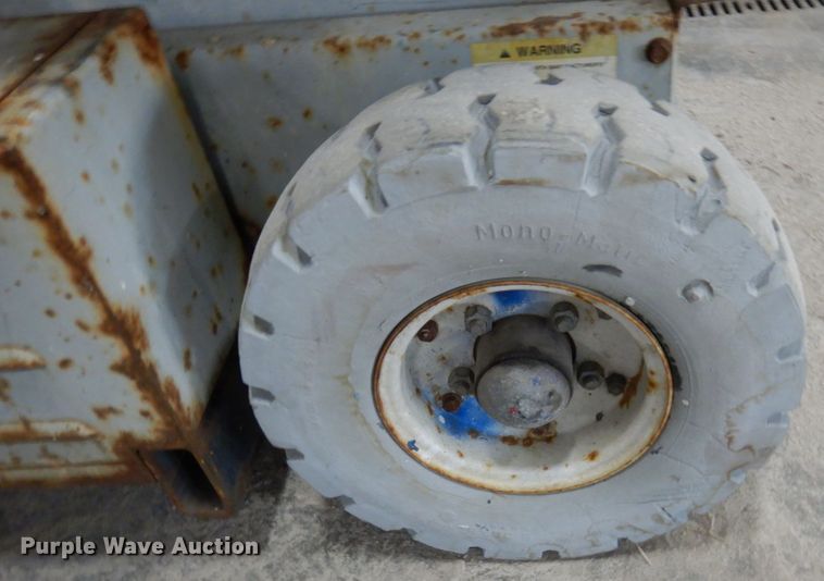 image for item DR0518 1999 Mec 2548HT  scissor lift