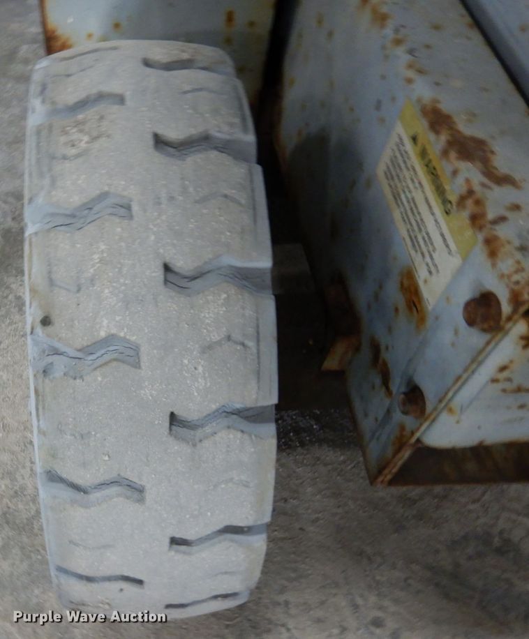 image for item DR0518 1999 Mec 2548HT  scissor lift