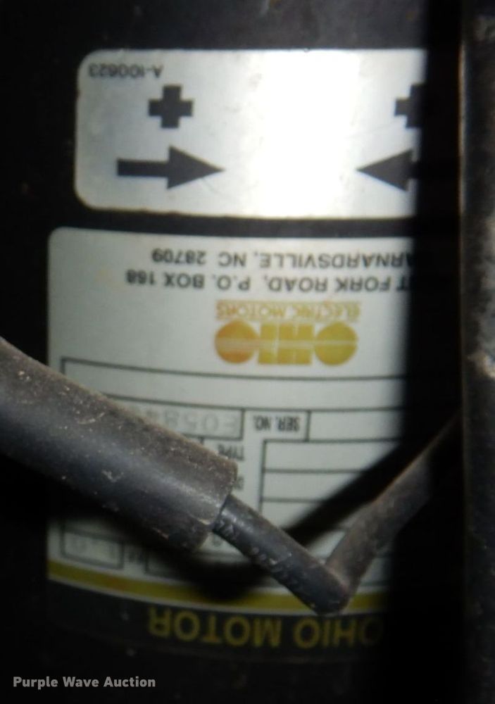 image for item DR0518 1999 Mec 2548HT  scissor lift