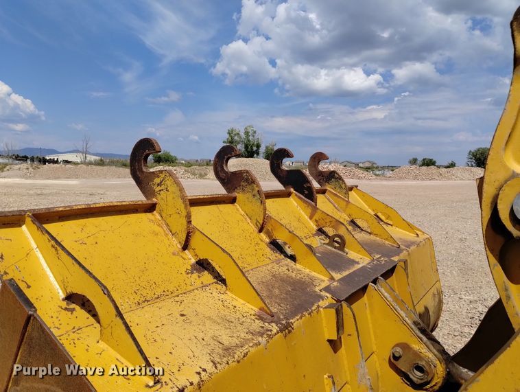 image for item DR1320 2010 Caterpillar 966H  wheel loader