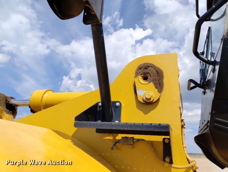 image for item DR1320 2010 Caterpillar 966H  wheel loader