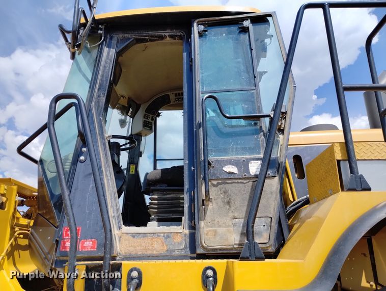 image for item DR1320 2010 Caterpillar 966H  wheel loader