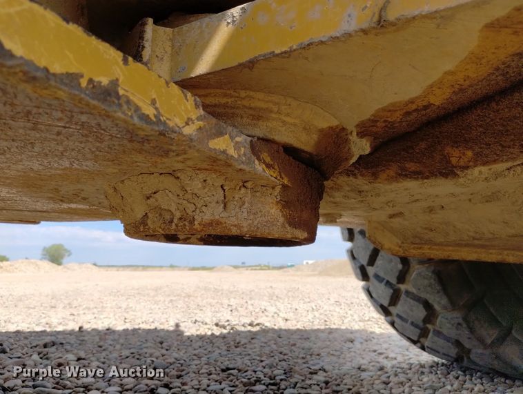 image for item DR1320 2010 Caterpillar 966H  wheel loader