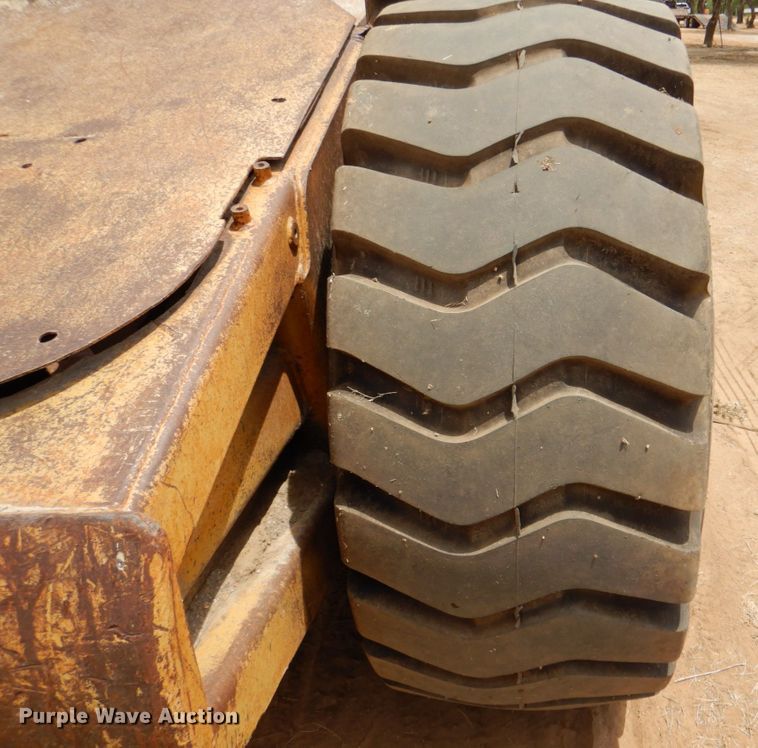 image for item DR1982 1977 Caterpillar 613B  elevating scraper