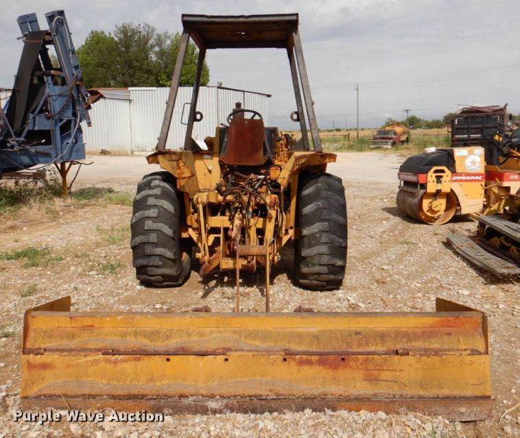 image for item DR1990 1977 Case 580C  landscape tractor