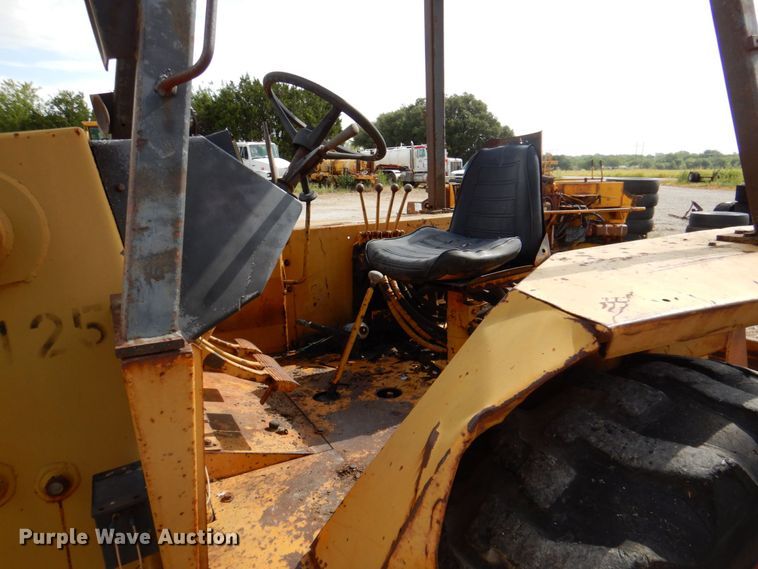 image for item DR1990 1977 Case 580C  landscape tractor