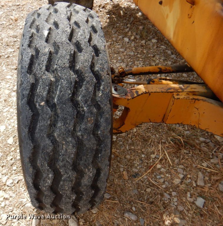 image for item DR1990 1977 Case 580C  landscape tractor