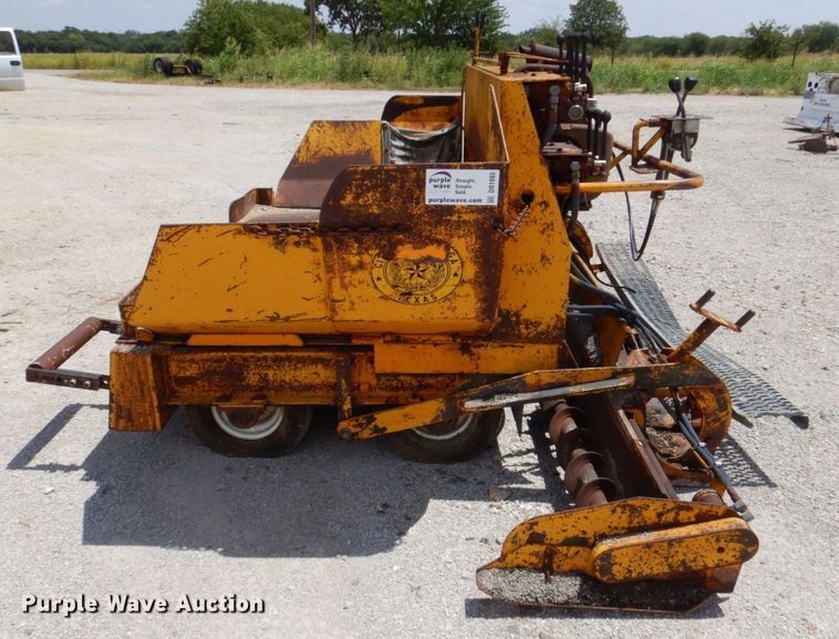 image for item DR1993 Mauldin 550  paver