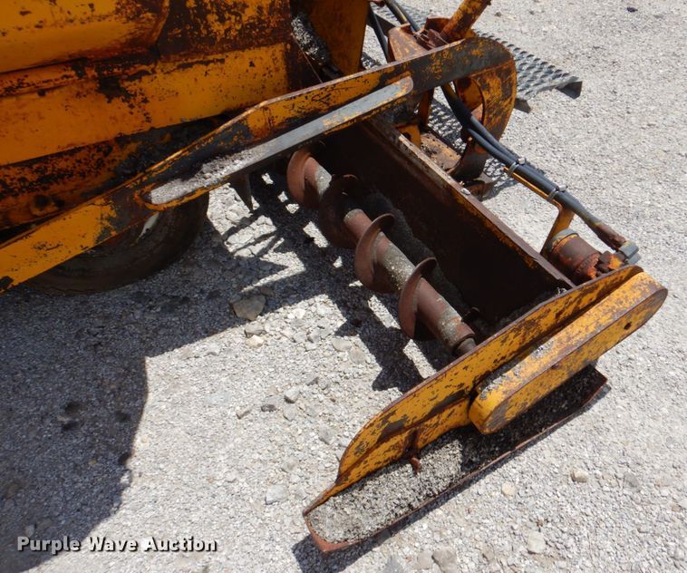 image for item DR1993 Mauldin 550  paver