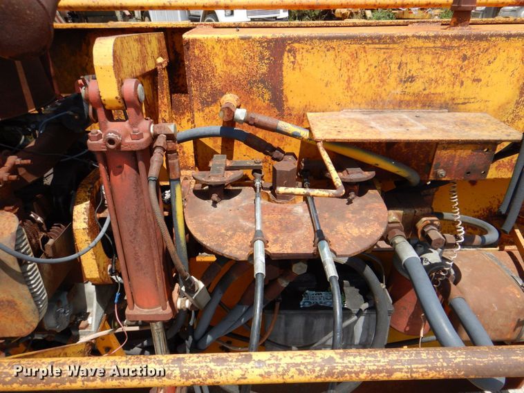 image for item DR1993 Mauldin 550  paver