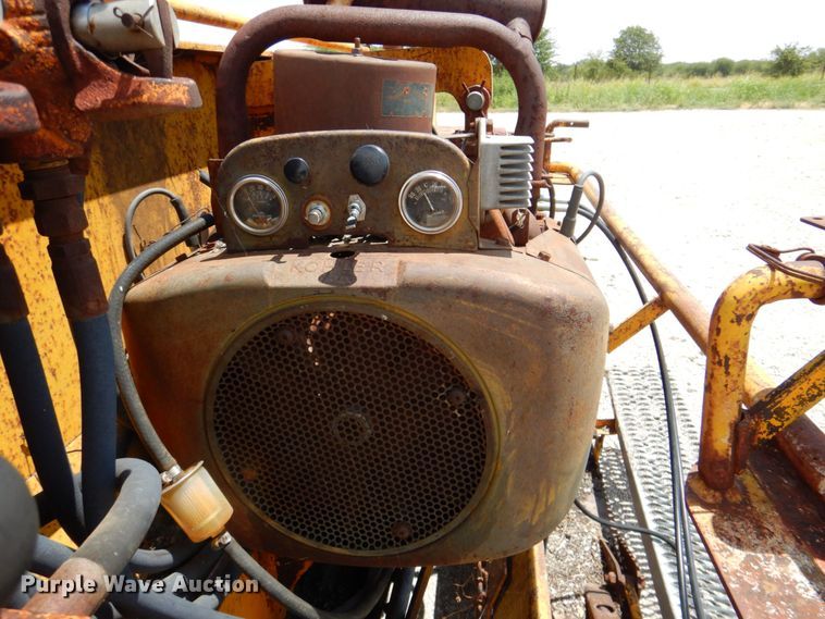 image for item DR1993 Mauldin 550  paver