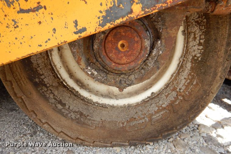 image for item DR1993 Mauldin 550  paver