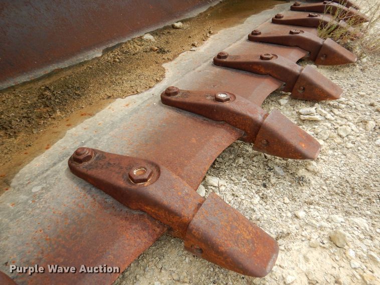 image for item DR2004 1977 Caterpillar 955L  track loader