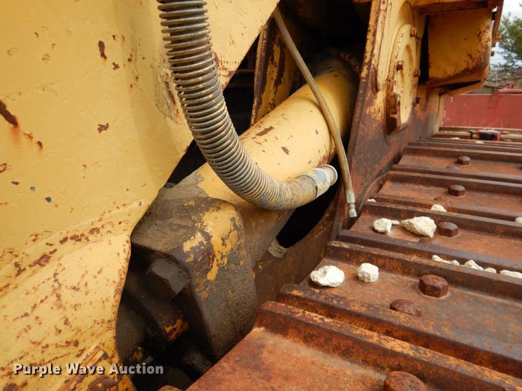 image for item DR2004 1977 Caterpillar 955L  track loader