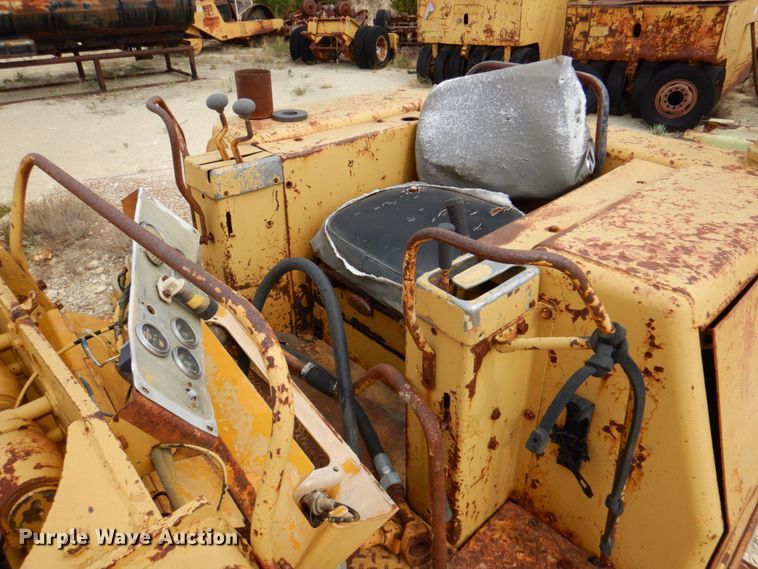 image for item DR2004 1977 Caterpillar 955L  track loader