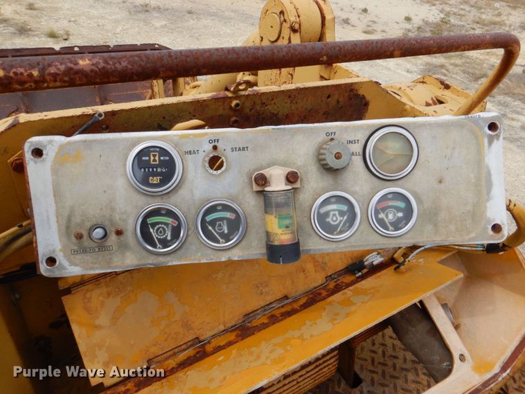 image for item DR2004 1977 Caterpillar 955L  track loader