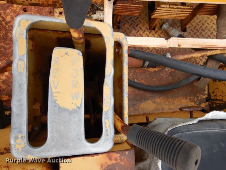 image for item DR2004 1977 Caterpillar 955L  track loader