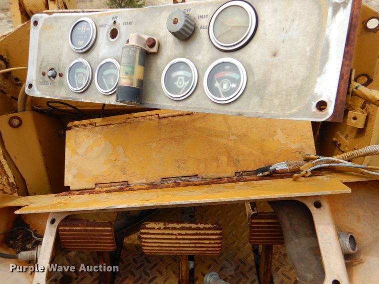 image for item DR2004 1977 Caterpillar 955L  track loader