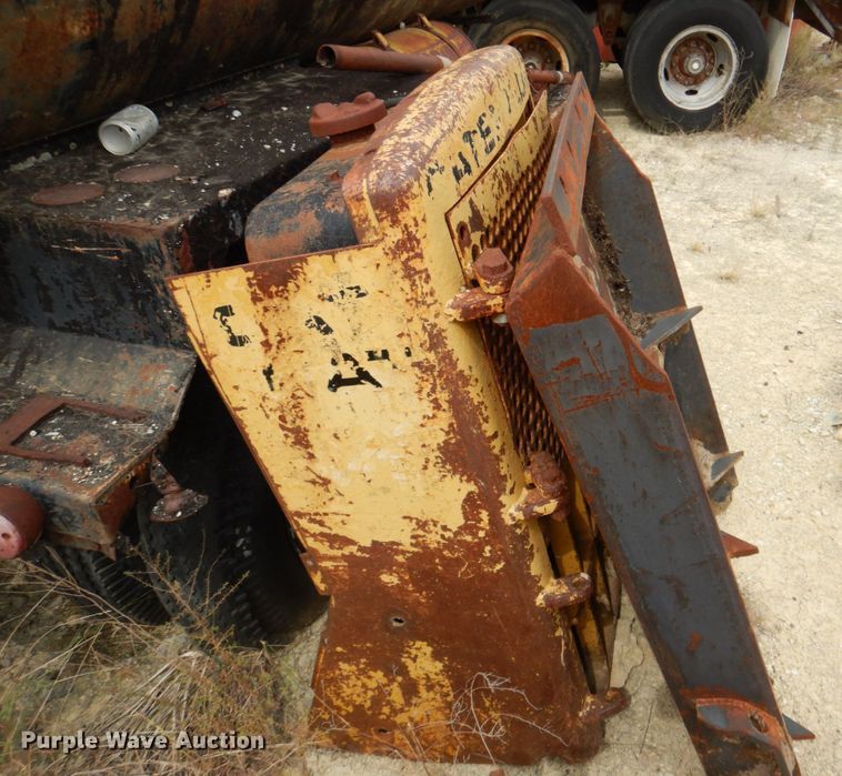 image for item DR2004 1977 Caterpillar 955L  track loader