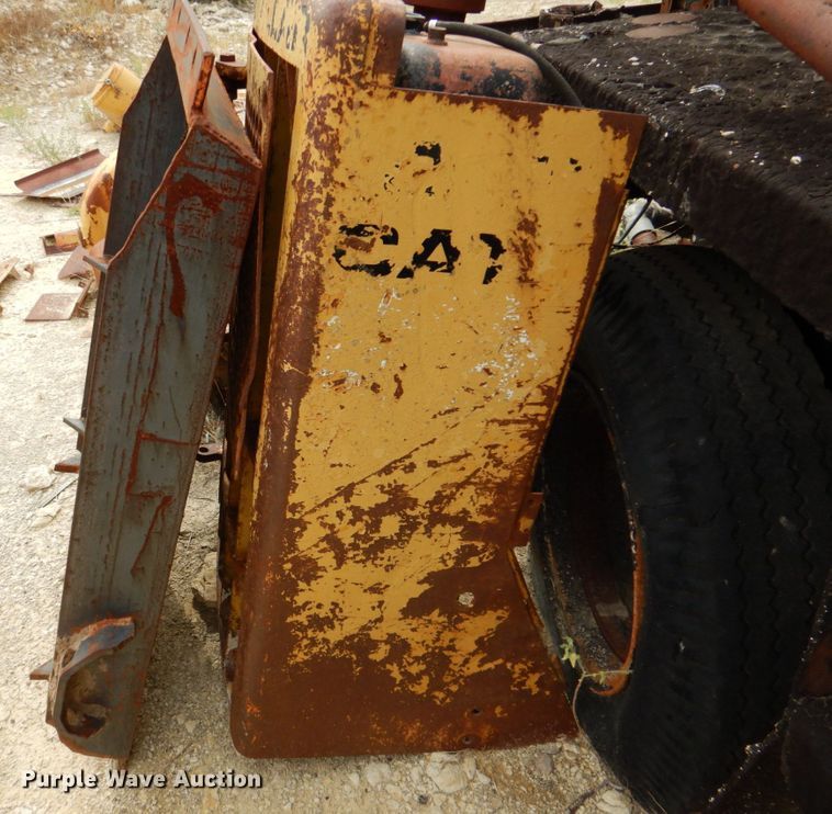 image for item DR2004 1977 Caterpillar 955L  track loader