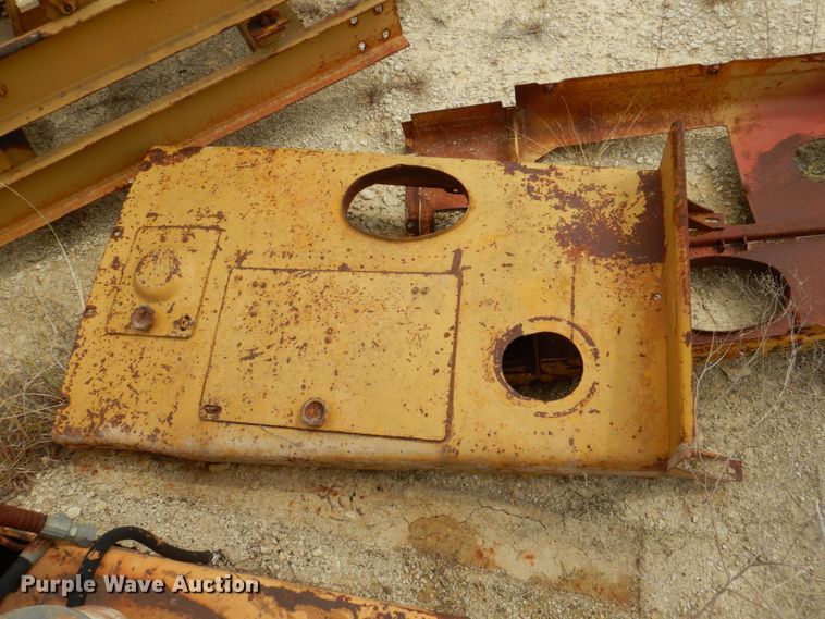 image for item DR2004 1977 Caterpillar 955L  track loader